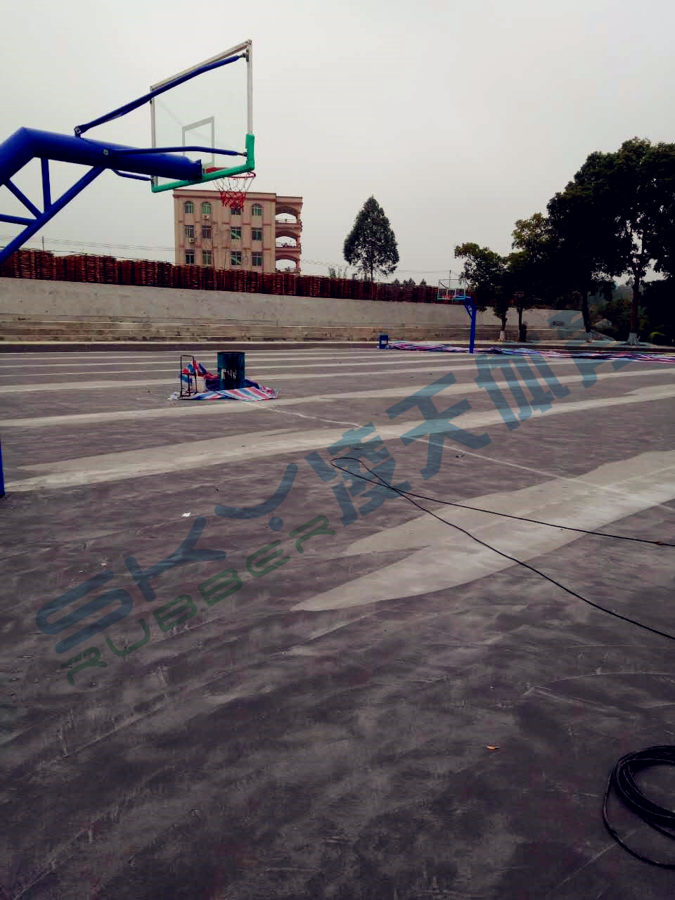 丙烯酸蓝球场案例：江门市鹤山宅梧小学弹性丙